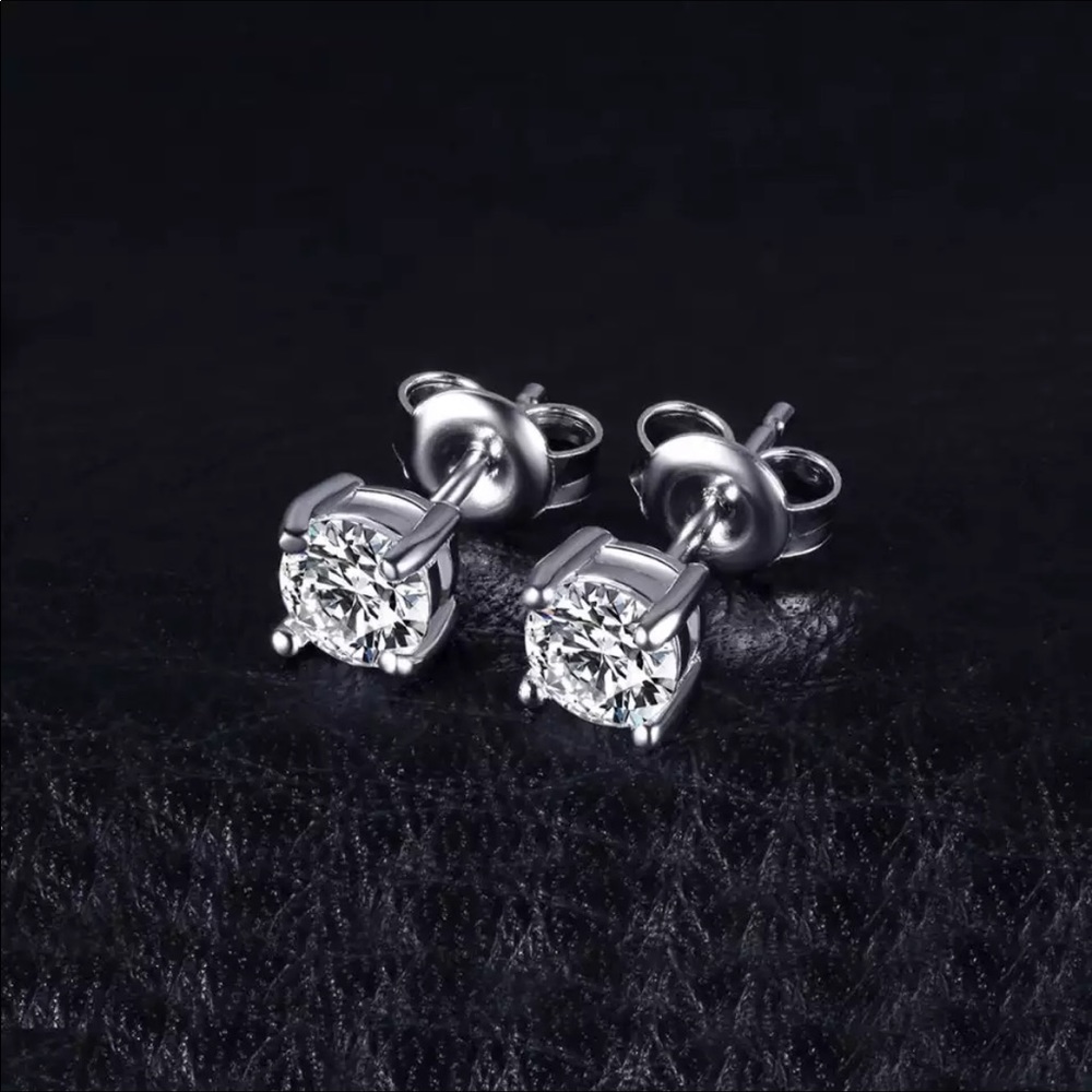1ct CZ Diamond & 925 Sterling Silver Stud Earrings - 5 mm